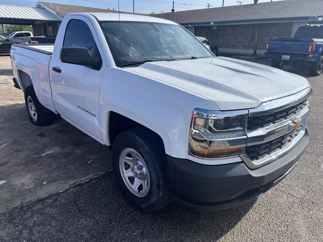2018 Chevrolet Silverado 1500 - 1GCNKNECXJZ219982 - Image #2