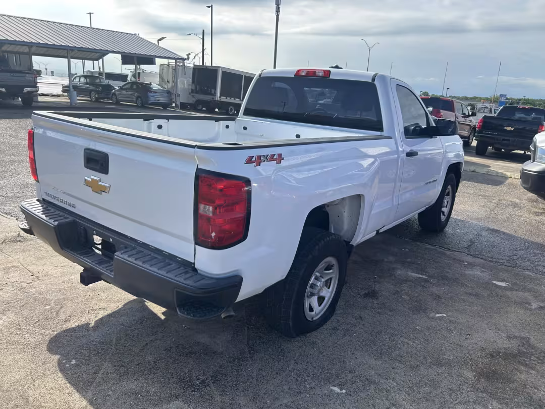 2018 Chevrolet Silverado 1500 - 1GCNKNECXJZ219982 - Image #5