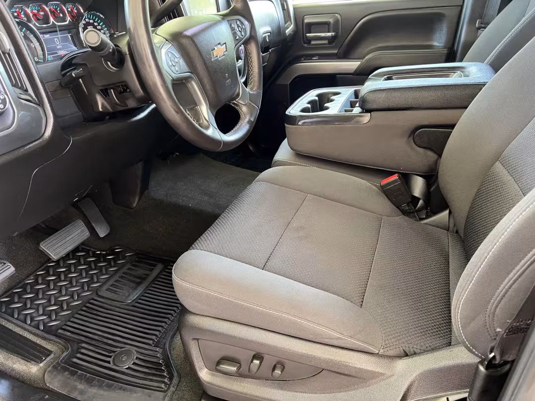2018 Chevrolet Silverado 1500 - 1GCRCREC3JZ220929 - Image #10