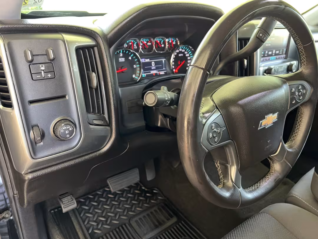 2018 Chevrolet Silverado 1500 - 1GCRCREC3JZ220929 - Image #14