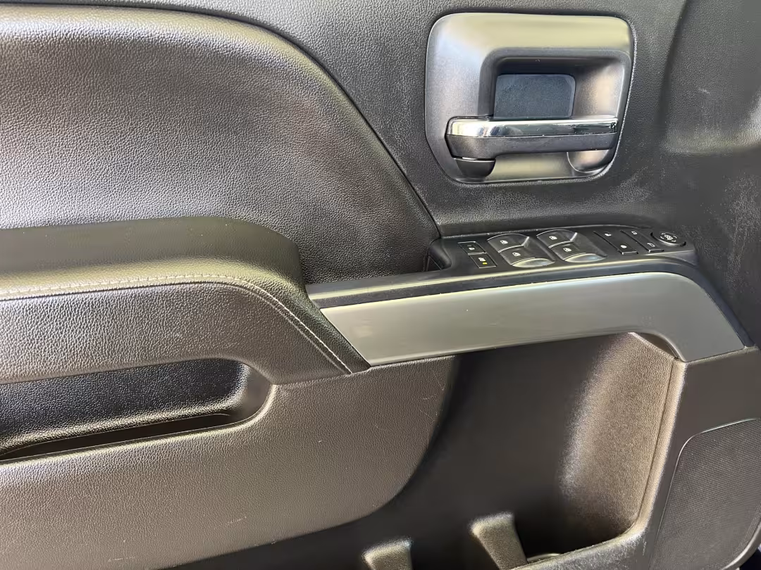 2018 Chevrolet Silverado 1500 - 1GCRCREC3JZ220929 - Image #15
