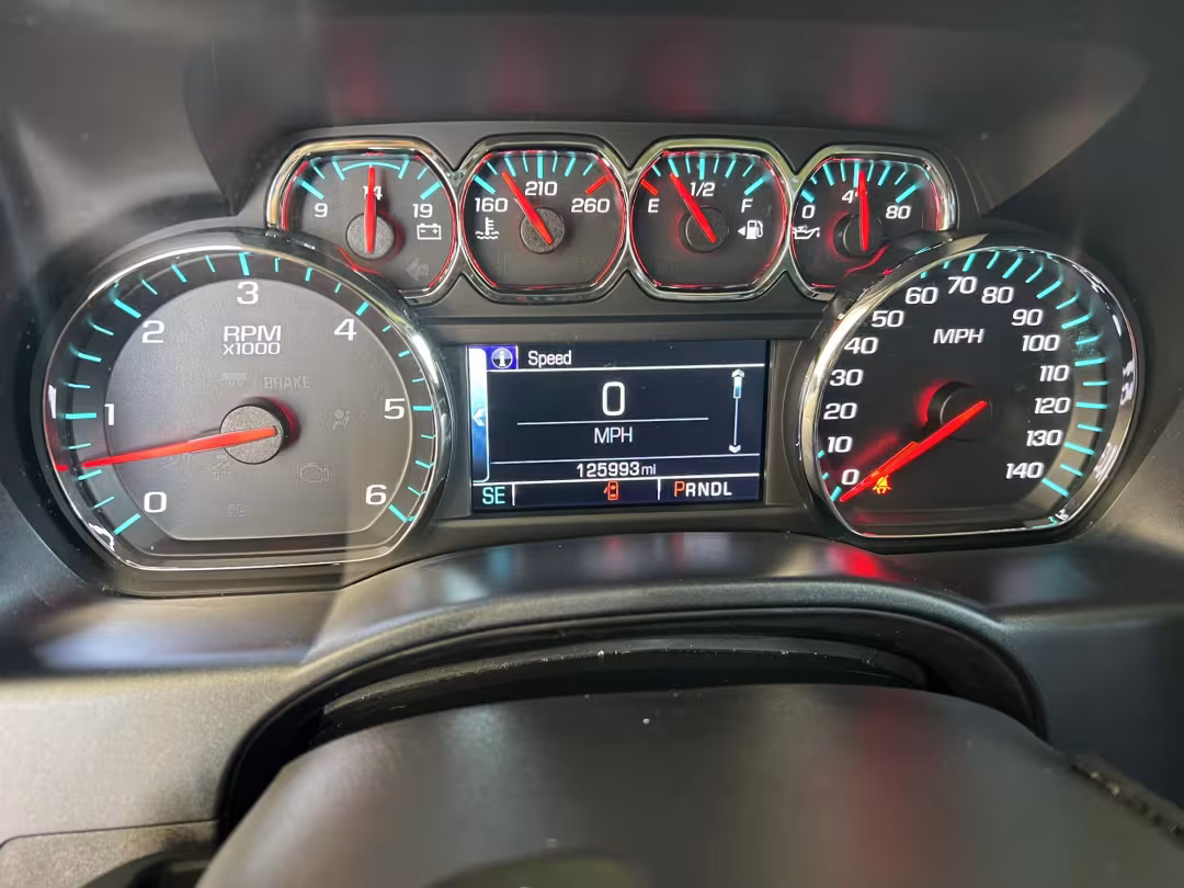 2018 Chevrolet Silverado 1500 - 1GCRCREC3JZ220929 - Image #16