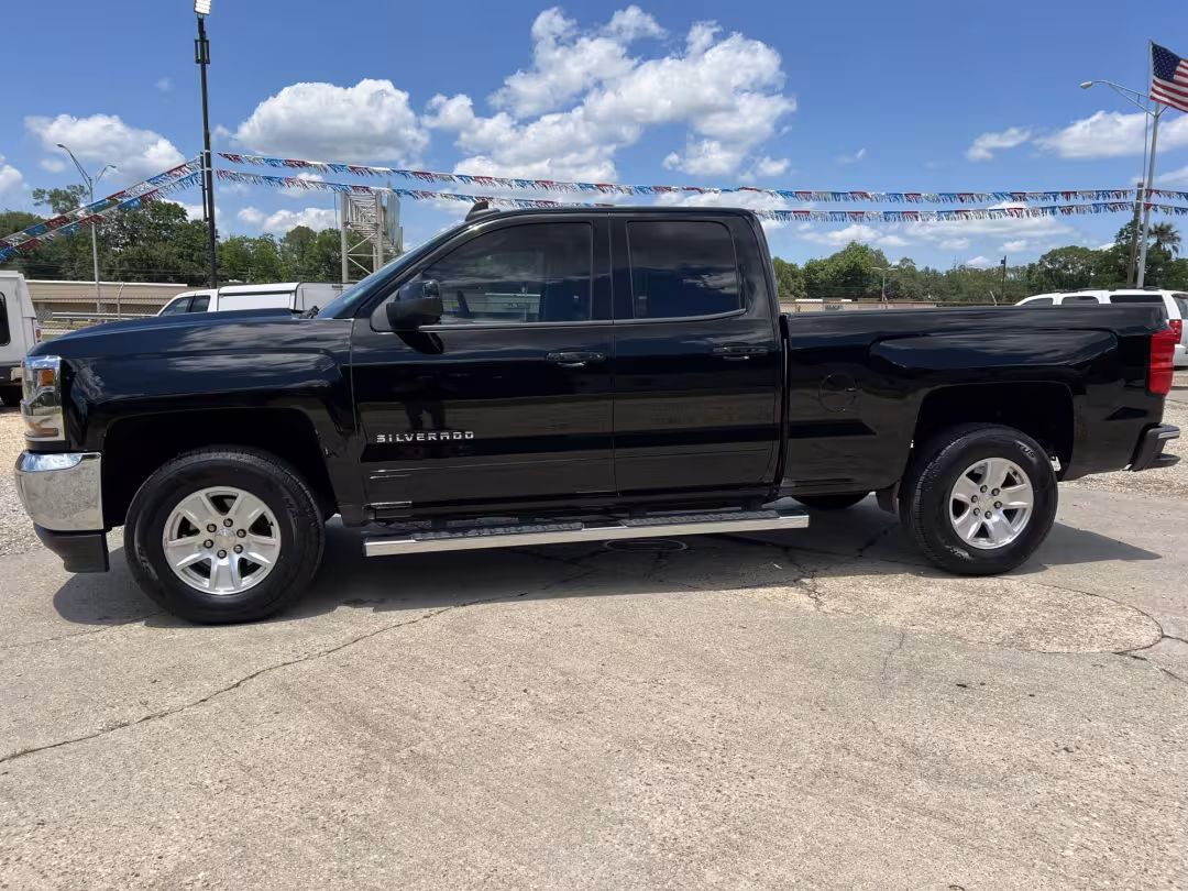 2018 Chevrolet Silverado 1500 - 1GCRCREC3JZ220929 - Image #2