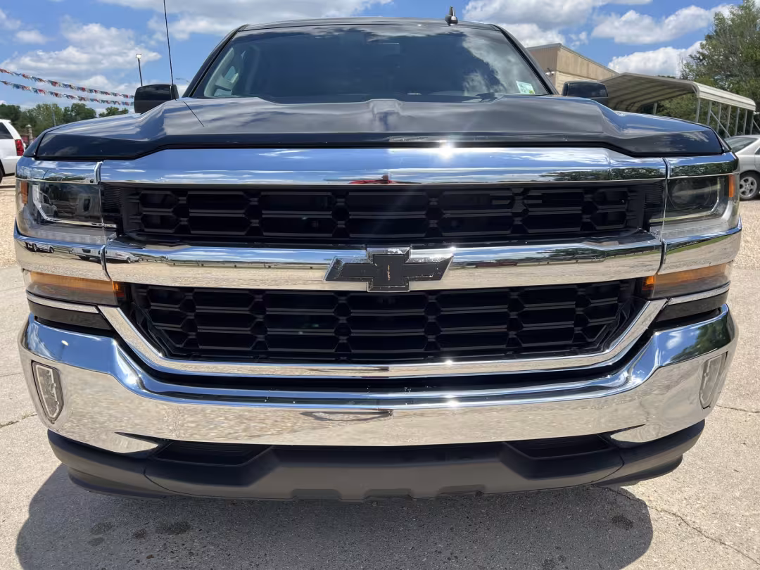 2018 Chevrolet Silverado 1500 - 1GCRCREC3JZ220929 - Image #3