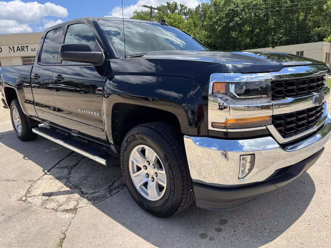 2018 Chevrolet Silverado 1500 - 1GCRCREC3JZ220929 - Image #4