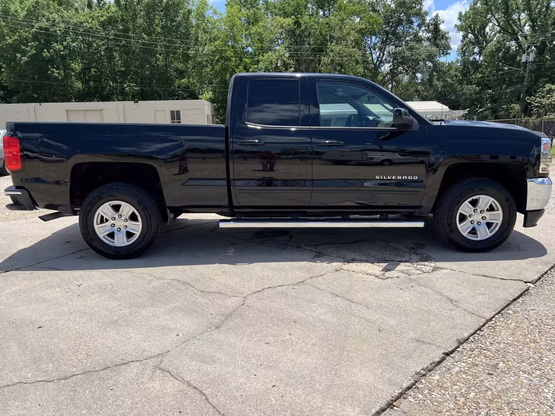 2018 Chevrolet Silverado 1500 - 1GCRCREC3JZ220929 - Image #5