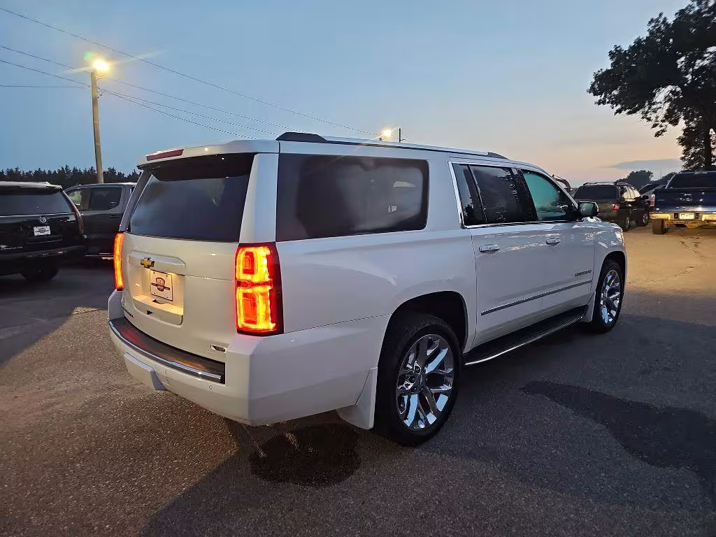 2018 Chevrolet Suburban - 1GNSKJKC9JR213033 - Image #3
