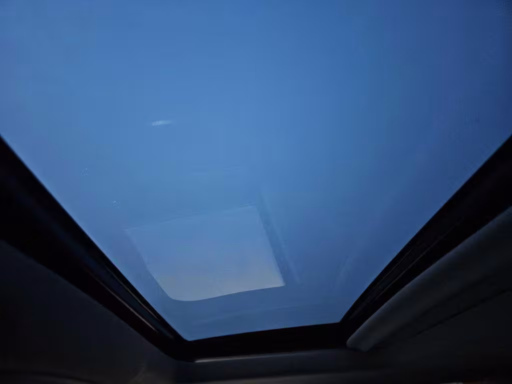 2018 Chevrolet Suburban - 1GNSKJKC9JR213033 - Image #6