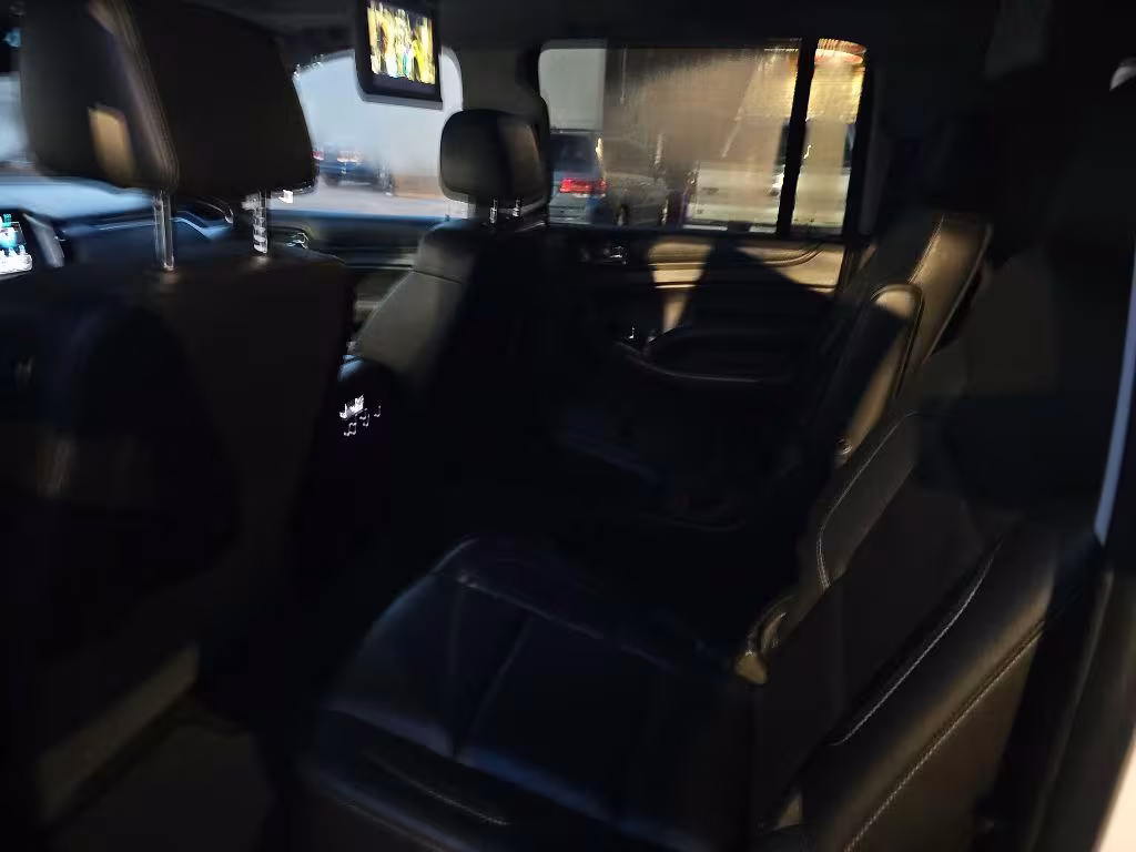 2018 Chevrolet Suburban - 1GNSKJKC9JR213033 - Image #7