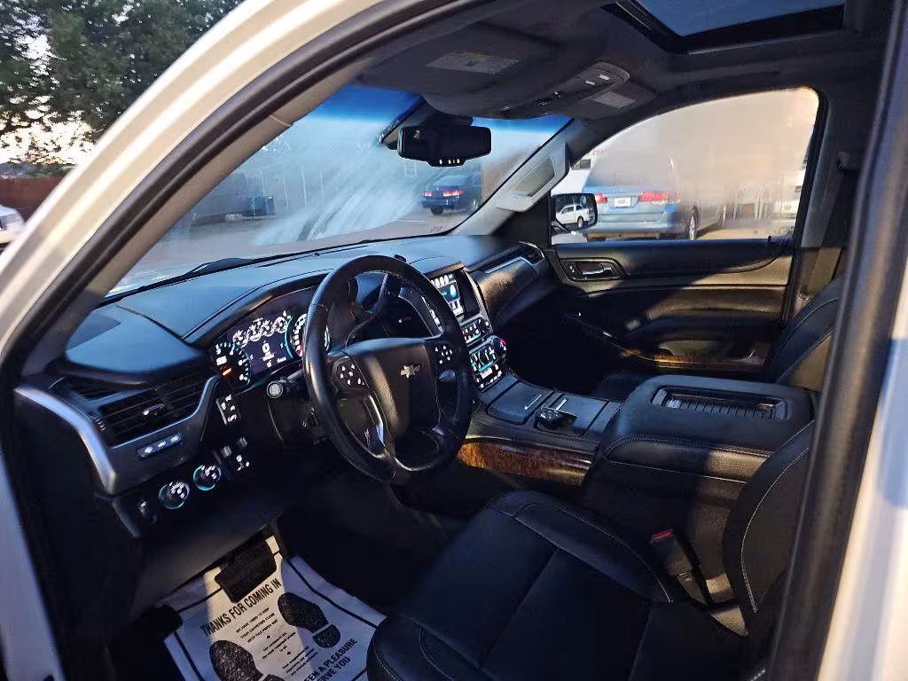 2018 Chevrolet Suburban - 1GNSKJKC9JR213033 - Image #9