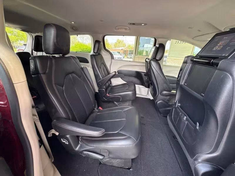 2018 Chrysler Pacifica - 2C4RC1EG8JR234615 - Image #17