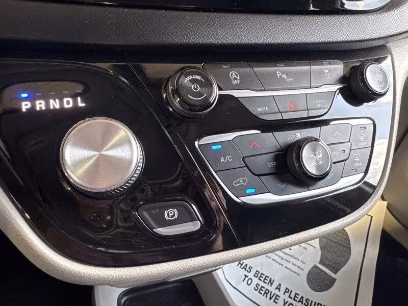 2018 Chrysler Pacifica - 2C4RC1EG8JR234615 - Image #26