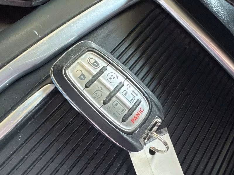2018 Chrysler Pacifica - 2C4RC1EG8JR234615 - Image #29
