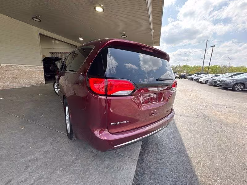 2018 Chrysler Pacifica - 2C4RC1EG8JR234615 - Image #5