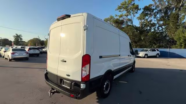 2018 Ford Transit - 1FTYR2CM2JKA54814 - Image #4