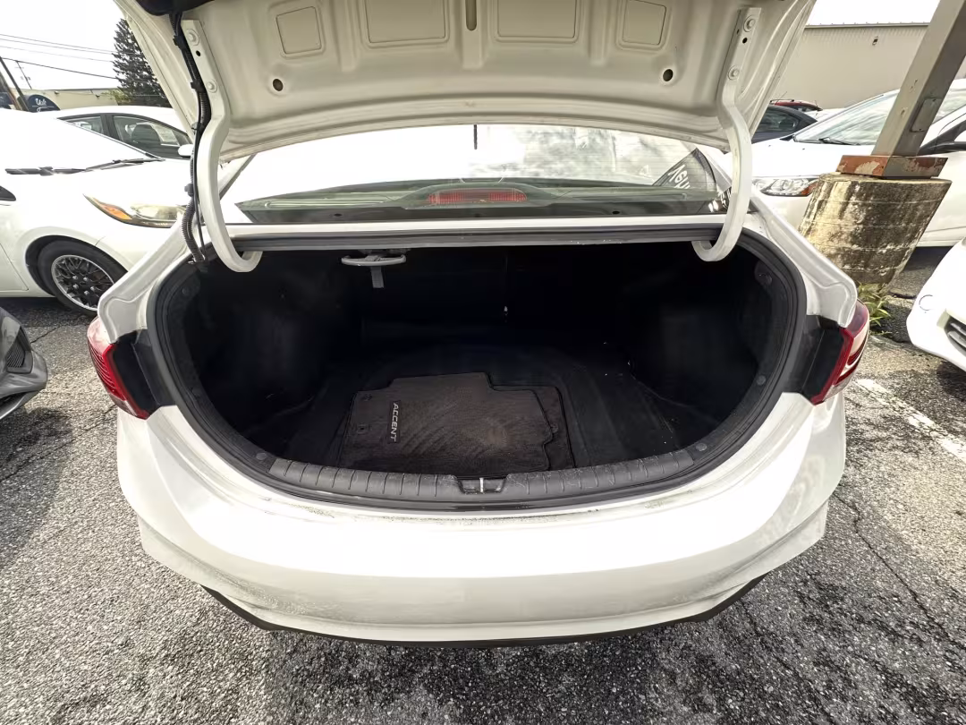 2018 Hyundai Accent - 3KPC24A34JE020851 - Image #9