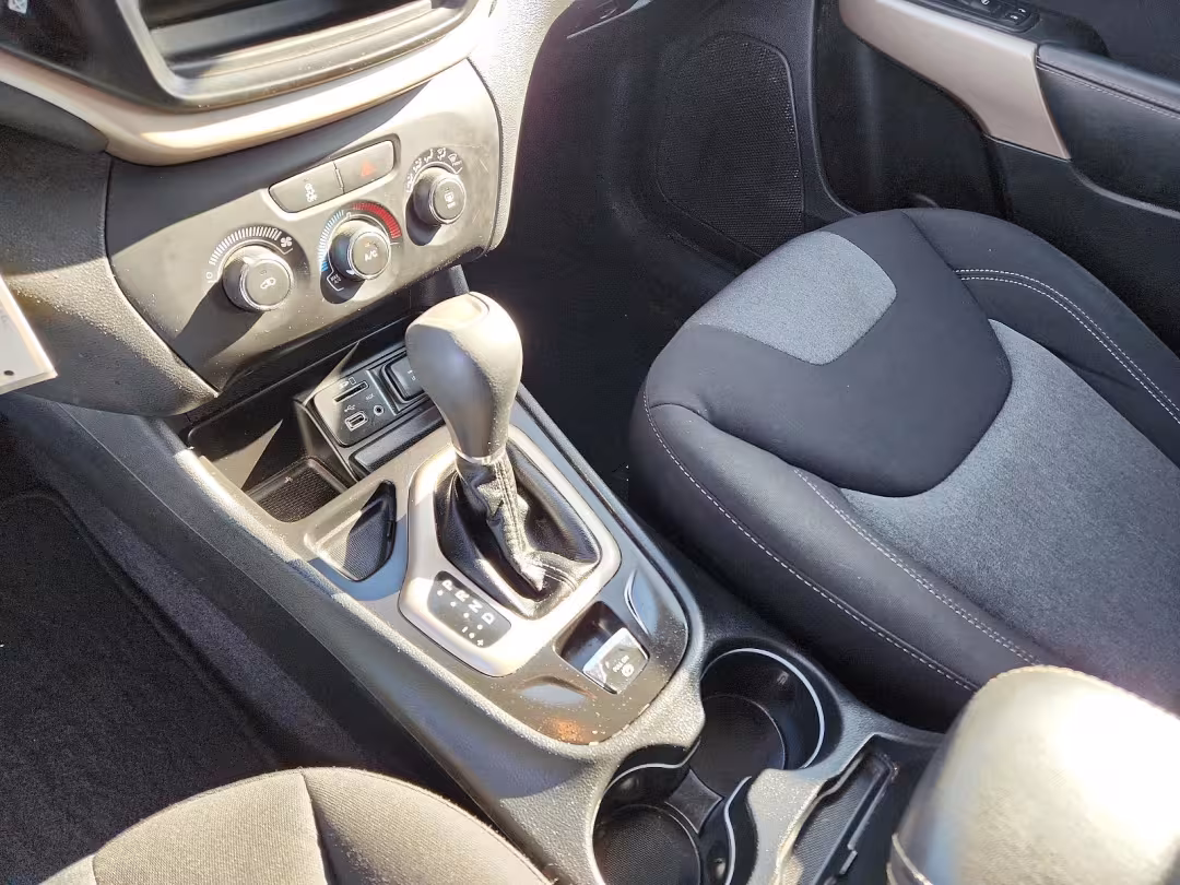 2018 Jeep Cherokee - 1C4PJLCB3JD566867 - Image #11