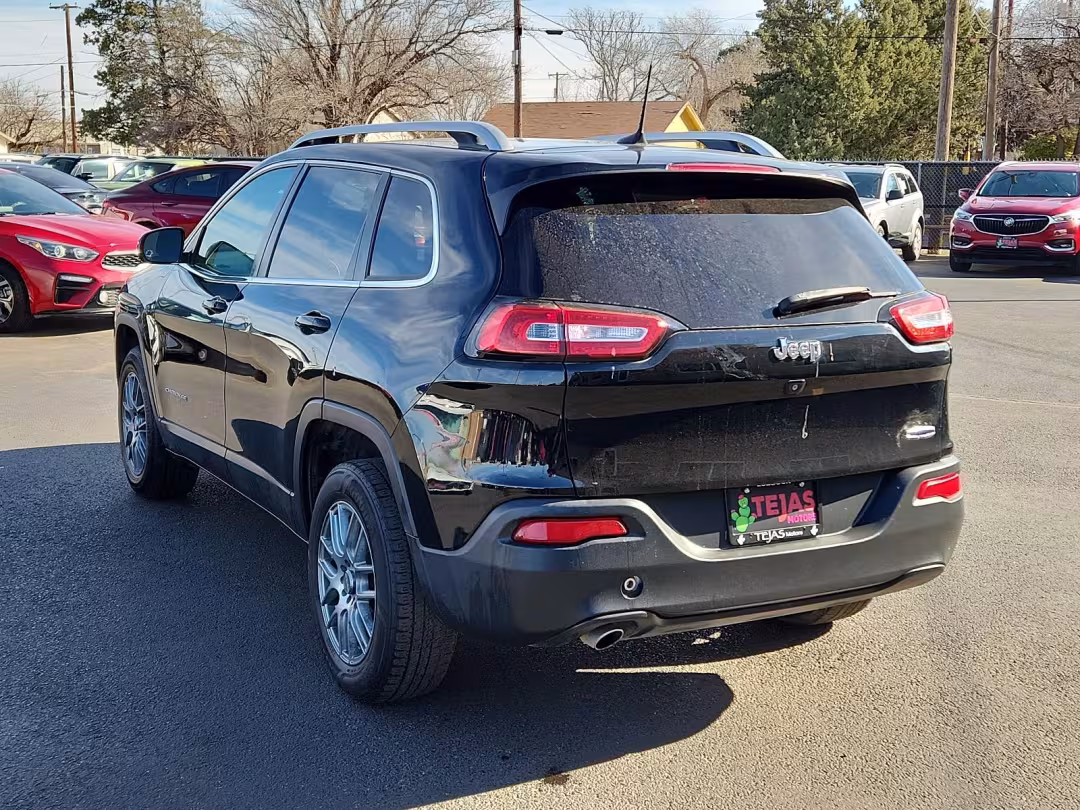 2018 Jeep Cherokee - 1C4PJLCB3JD566867 - Image #2