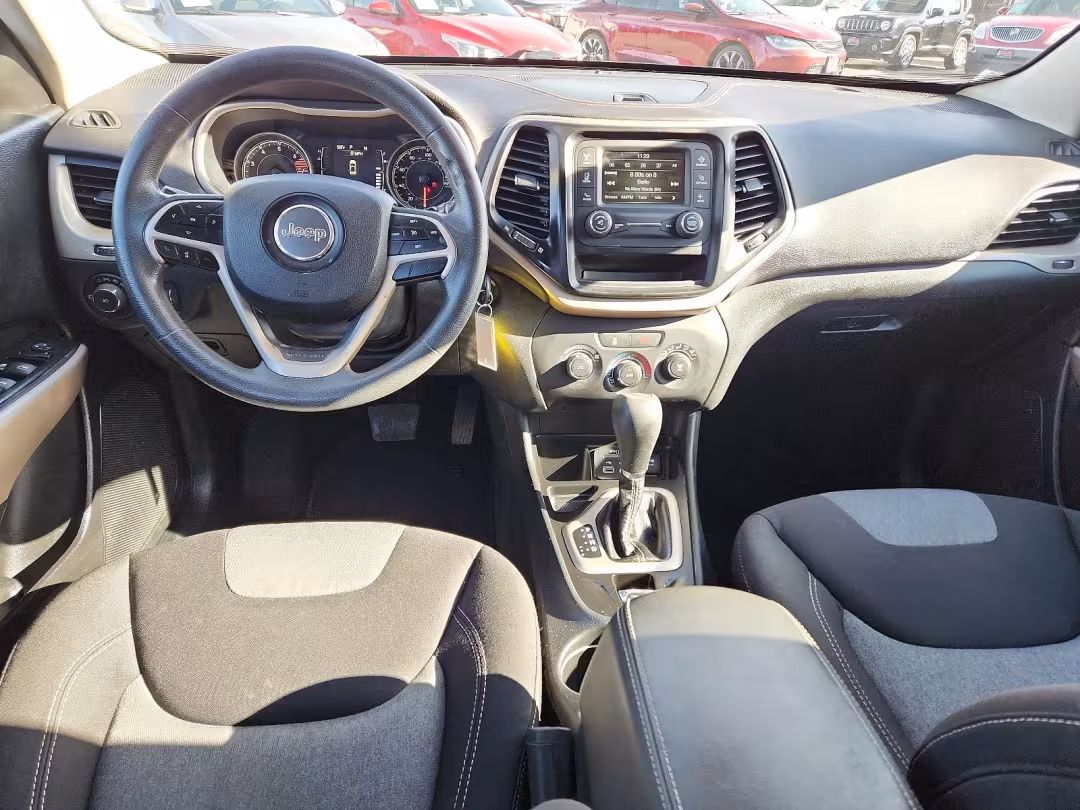 2018 Jeep Cherokee - 1C4PJLCB3JD566867 - Image #5