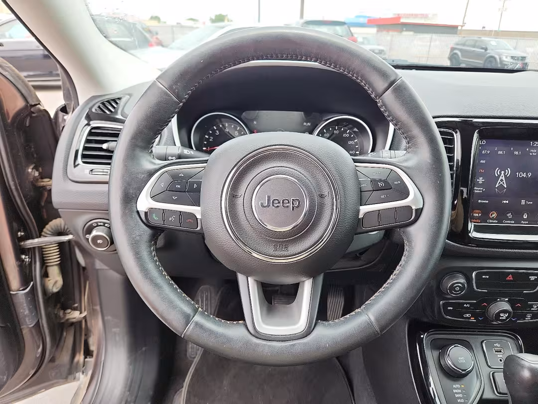 2018 Jeep Compass - 3C4NJDCB4JT135543 - Image #11