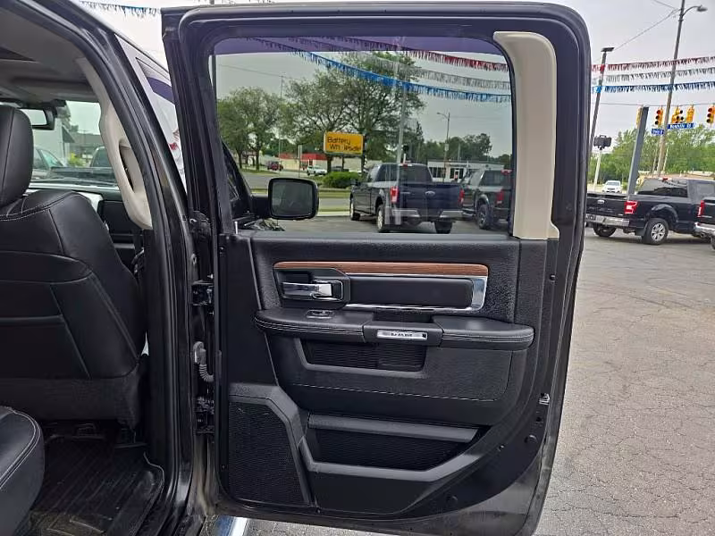 2018 Ram 1500 - 1C6RR7NM5JS355423 - Image #15