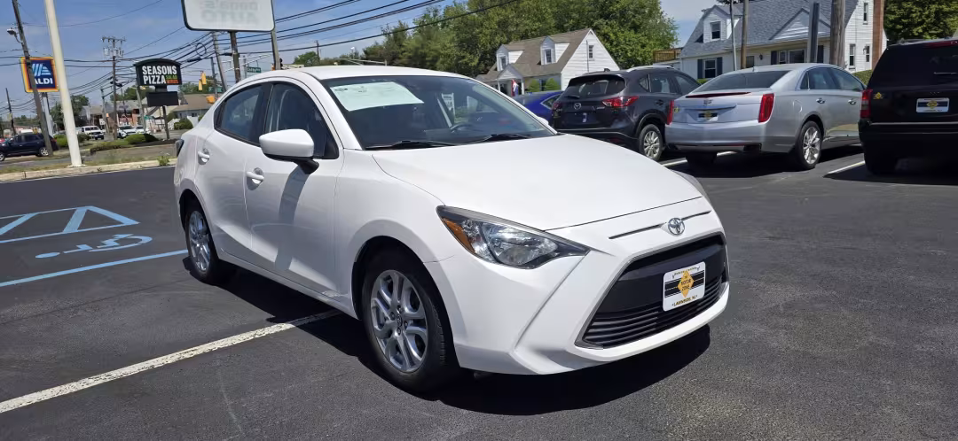 2018 Toyota Yaris iA - 3MYDLBYV7JY317304 - Image #2