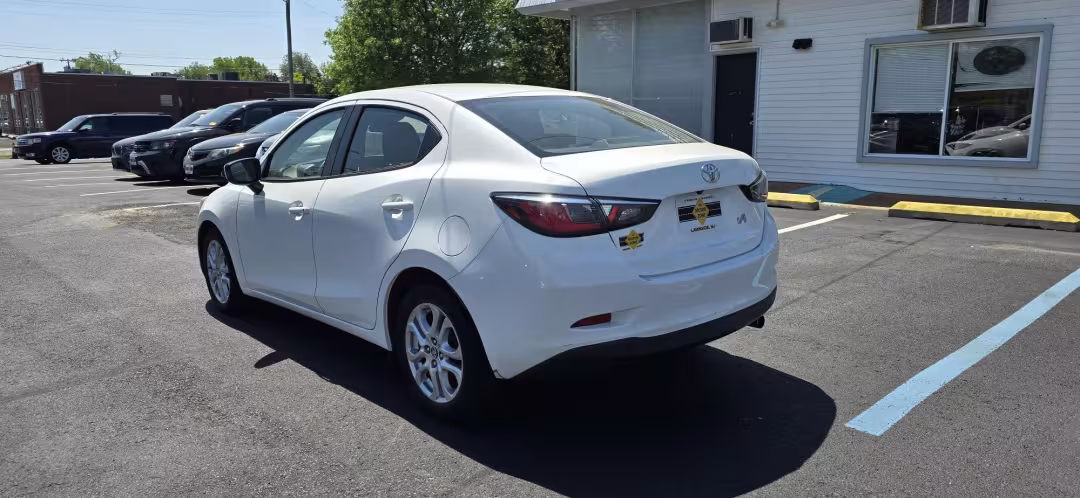 2018 Toyota Yaris iA - 3MYDLBYV7JY317304 - Image #3