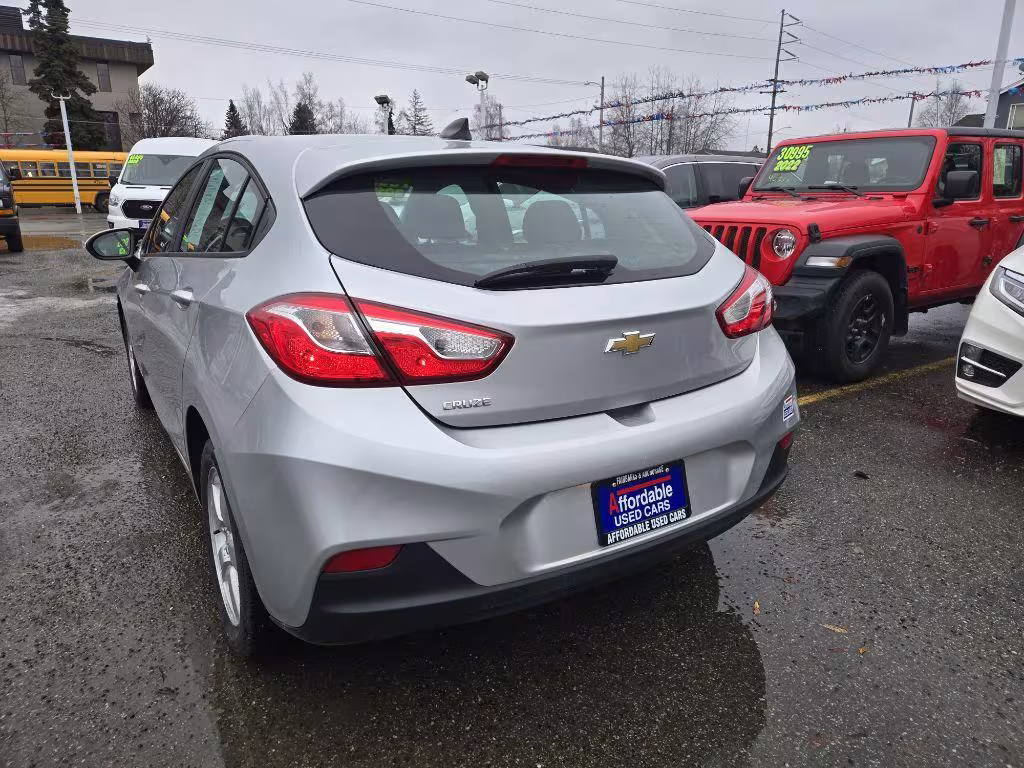 2019 Chevrolet Cruze - 3G1BC6SM9KS534668 - Image #2