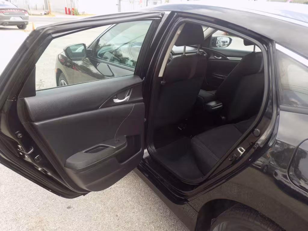 2019 Honda Civic - 19XFC2F67KE040997 - Image #12