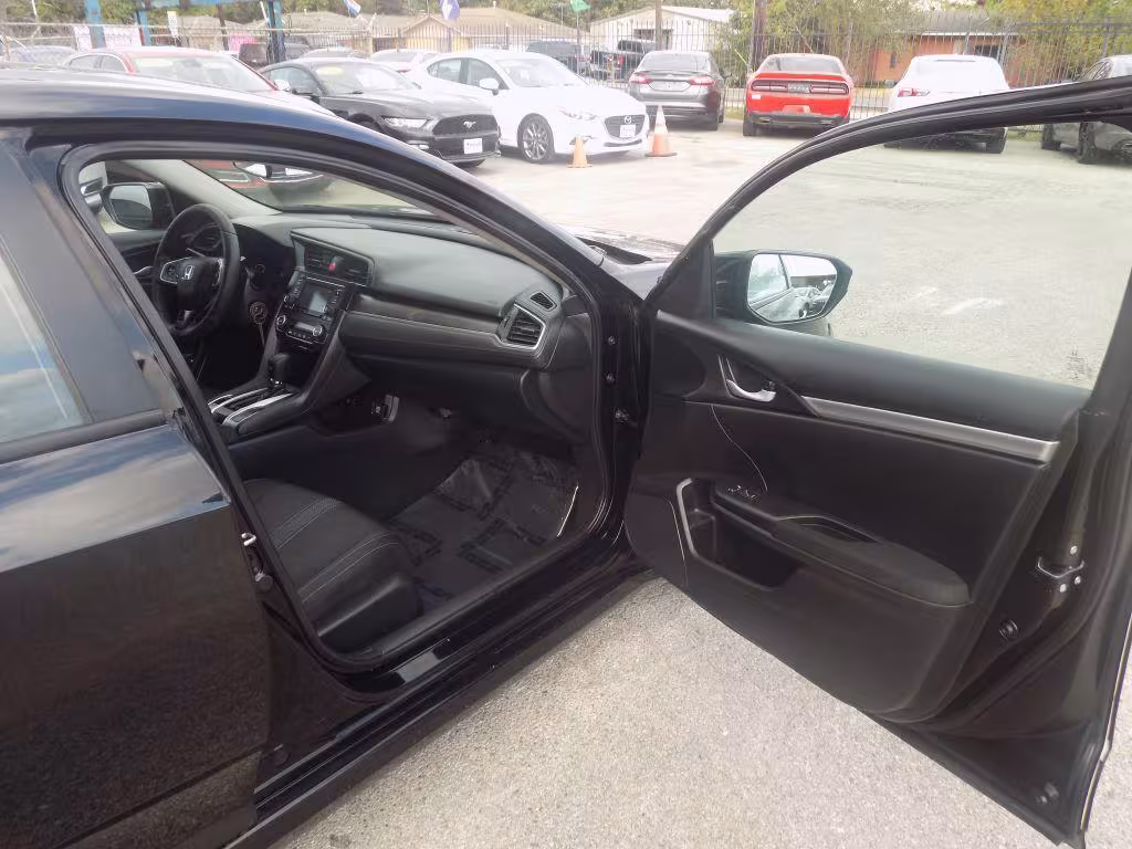 2019 Honda Civic - 19XFC2F67KE040997 - Image #16