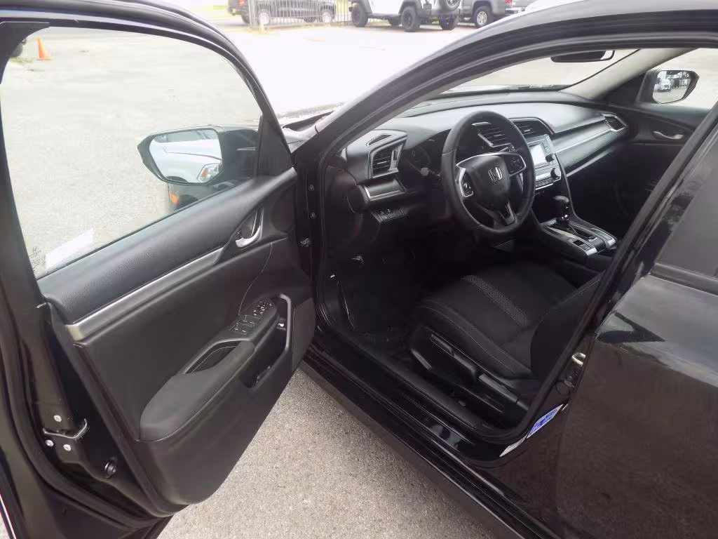 2019 Honda Civic - 19XFC2F67KE040997 - Image #9