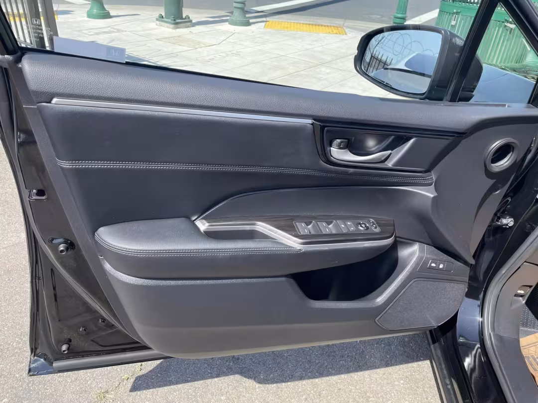 2019 Honda Clarity - JHMZC5F19KC006598 - Image #5