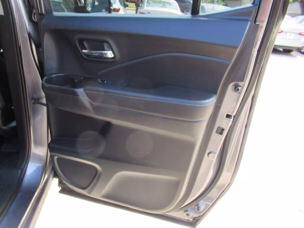 2019 Honda Ridgeline - 5FPYK3F7XKB016656 - Image #11