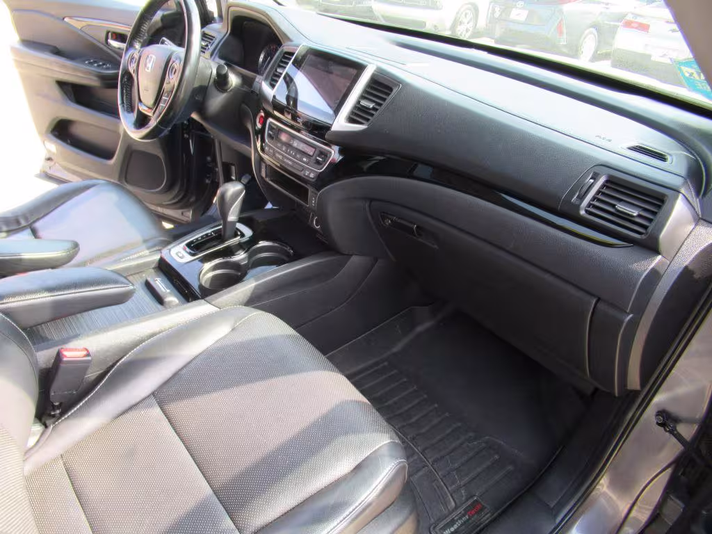 2019 Honda Ridgeline - 5FPYK3F7XKB016656 - Image #13
