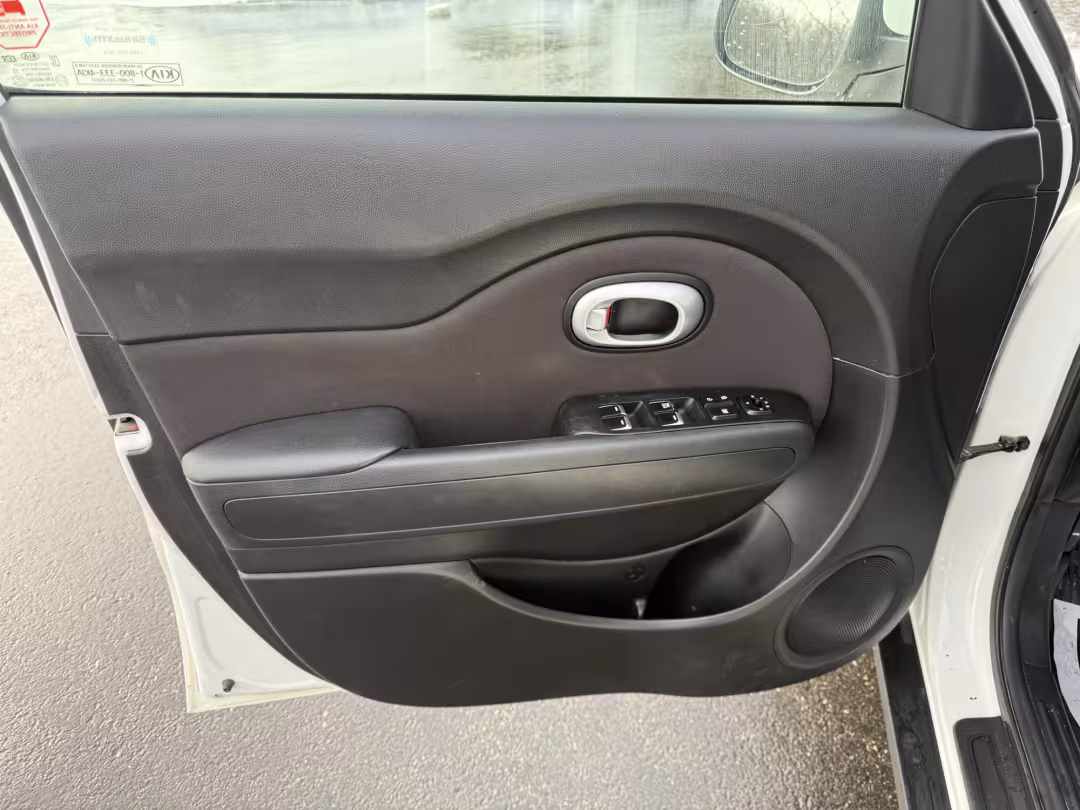 2019 Kia Soul - KNDJN2A20K7674774 - Image #5
