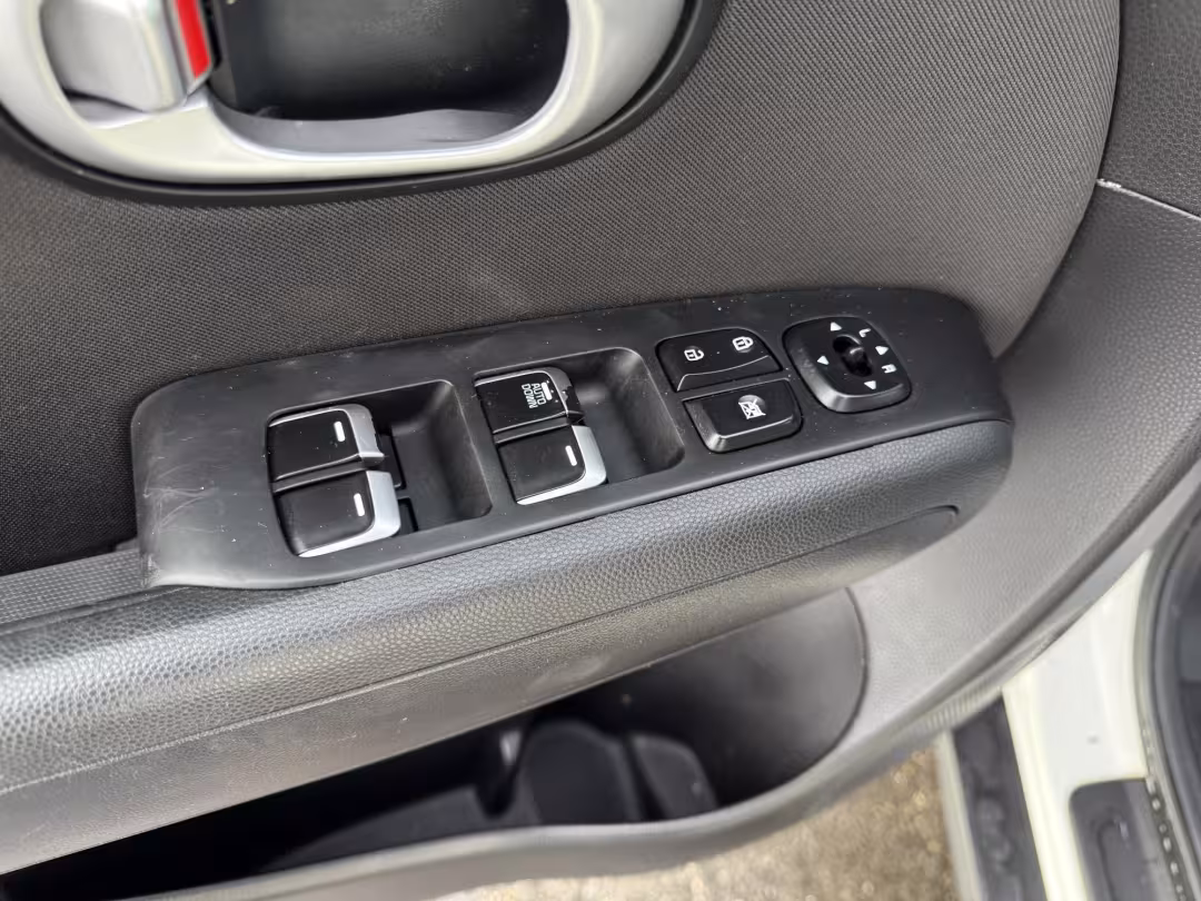 2019 Kia Soul - KNDJN2A20K7674774 - Image #6