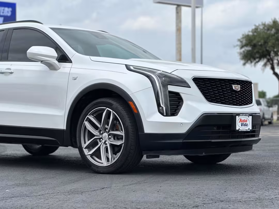 2020 Cadillac XT4 - 1GYFZER40LF054171 - Image #4