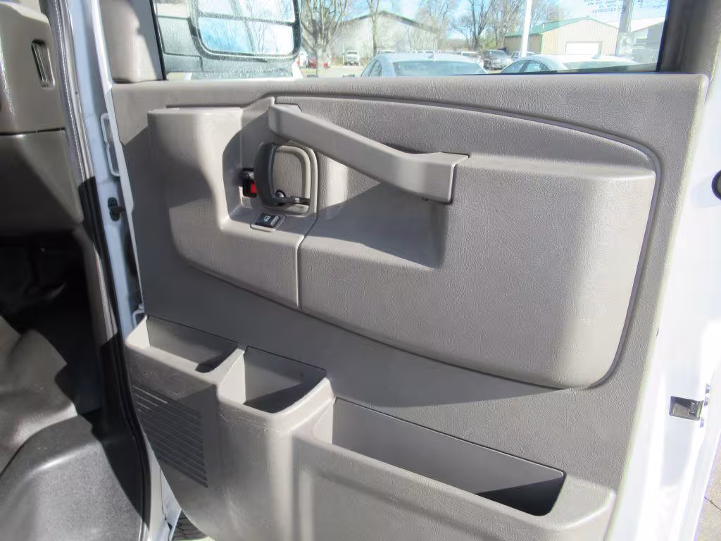2020 Chevrolet Express - 1GCWGAFGXL1252952 - Image #10