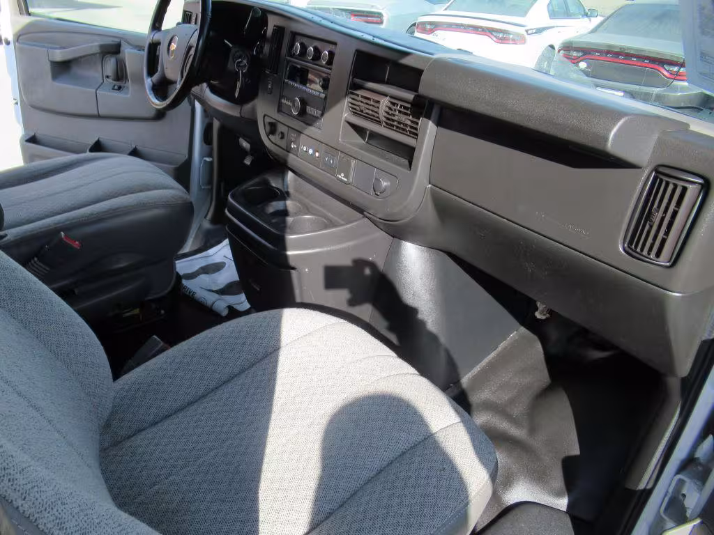 2020 Chevrolet Express - 1GCWGAFGXL1252952 - Image #11