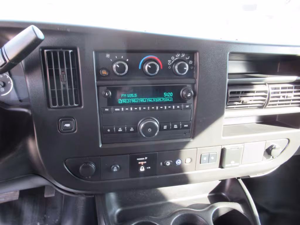 2020 Chevrolet Express - 1GCWGAFGXL1252952 - Image #17