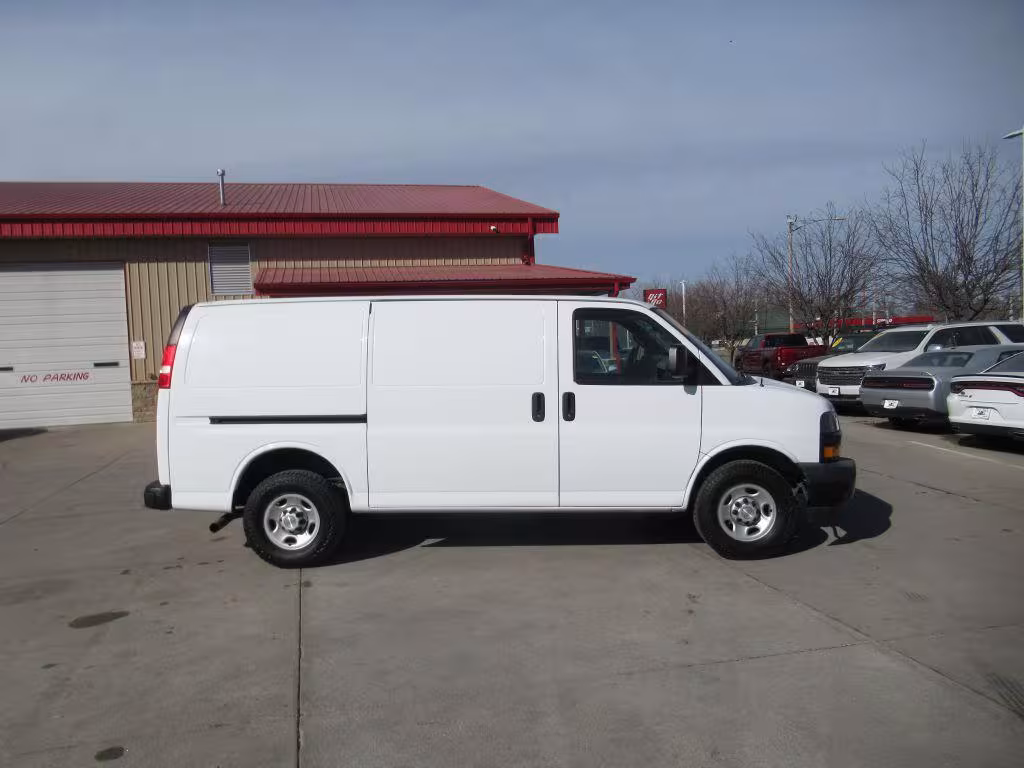 2020 Chevrolet Express - 1GCWGAFGXL1252952 - Image #3