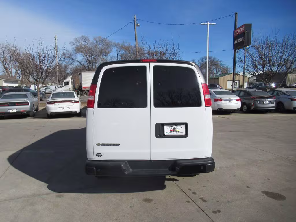 2020 Chevrolet Express - 1GCWGAFGXL1252952 - Image #5