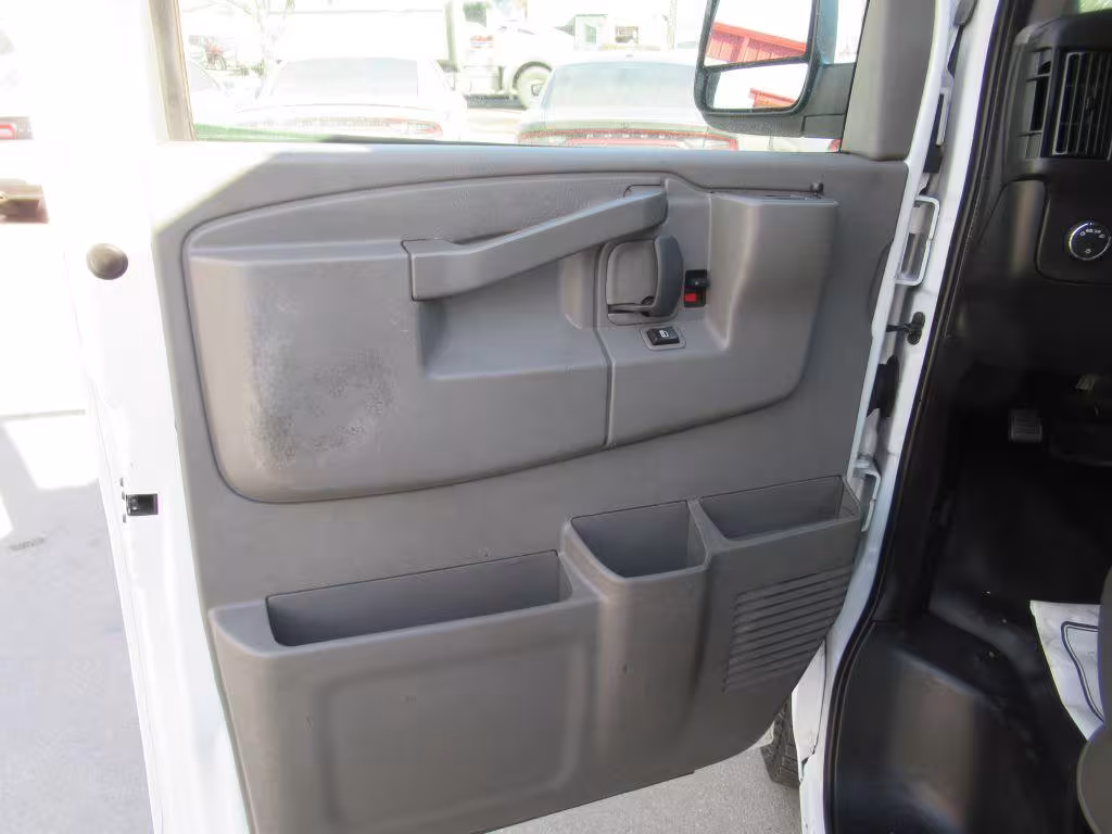 2020 Chevrolet Express - 1GCWGAFGXL1252952 - Image #9