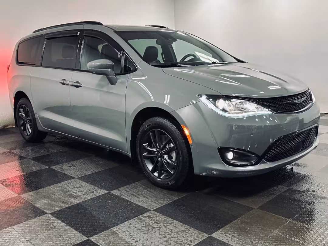 2020 Chrysler Pacifica - 2C4RC3BG3LR290755 - Image #1