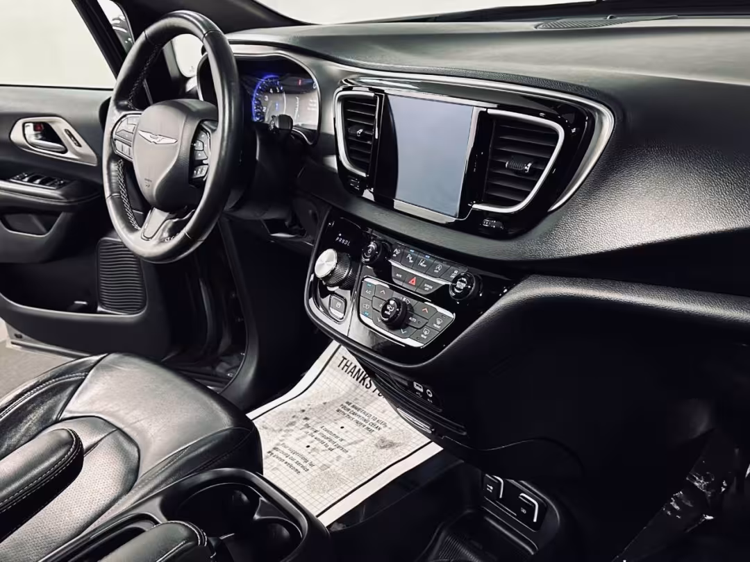 2020 Chrysler Pacifica - 2C4RC3BG3LR290755 - Image #10