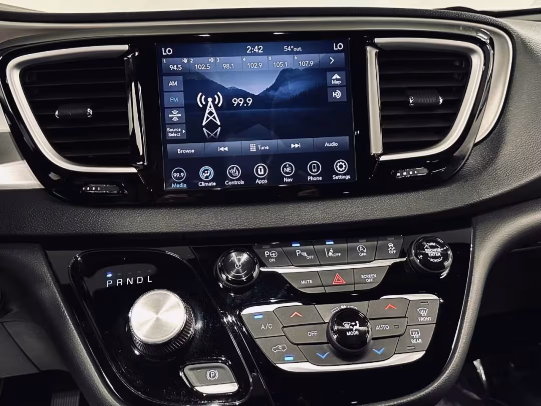 2020 Chrysler Pacifica - 2C4RC3BG3LR290755 - Image #13