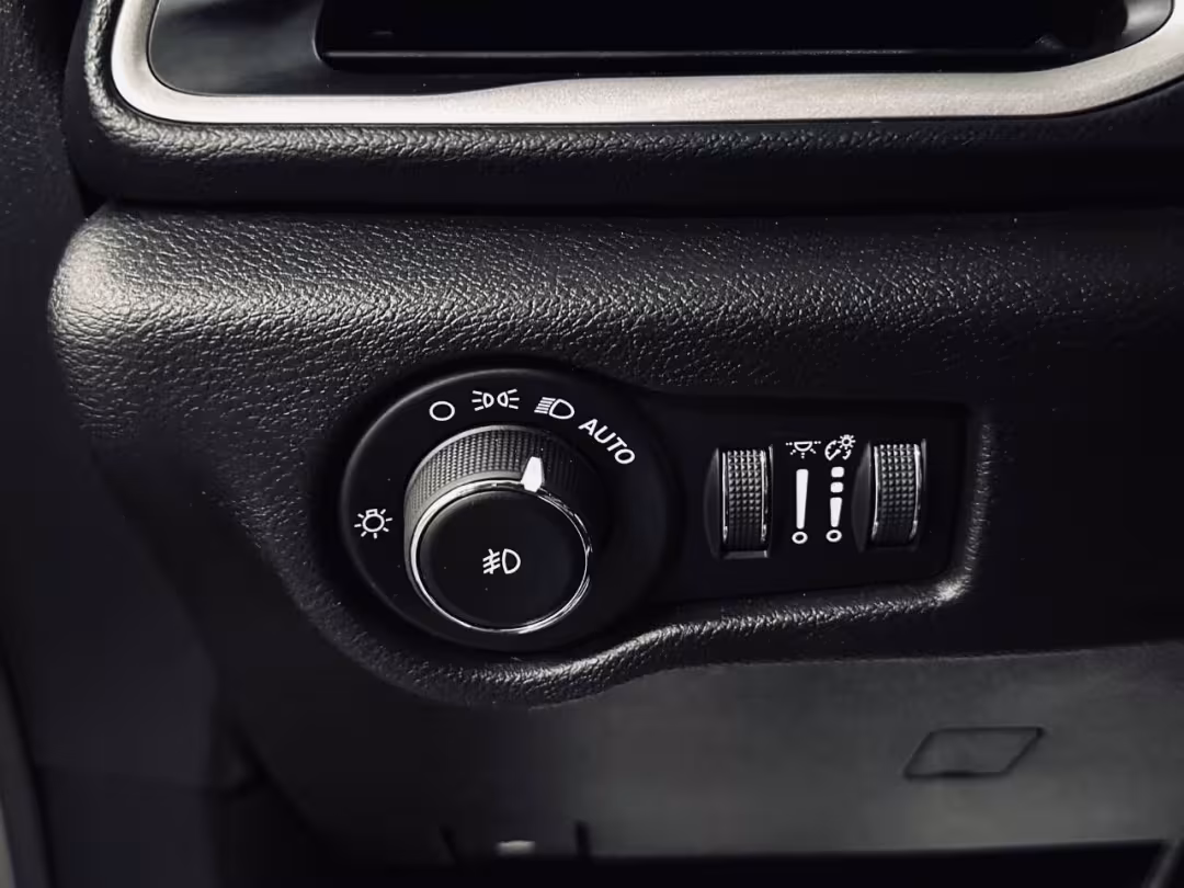 2020 Chrysler Pacifica - 2C4RC3BG3LR290755 - Image #15