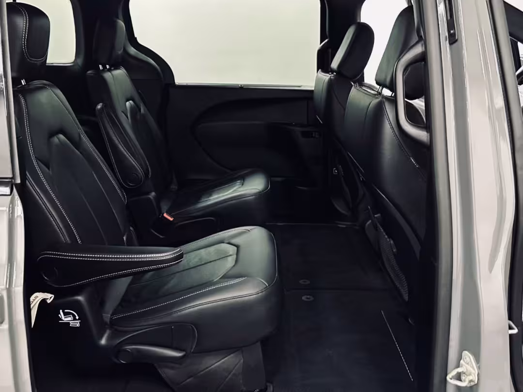 2020 Chrysler Pacifica - 2C4RC3BG3LR290755 - Image #25
