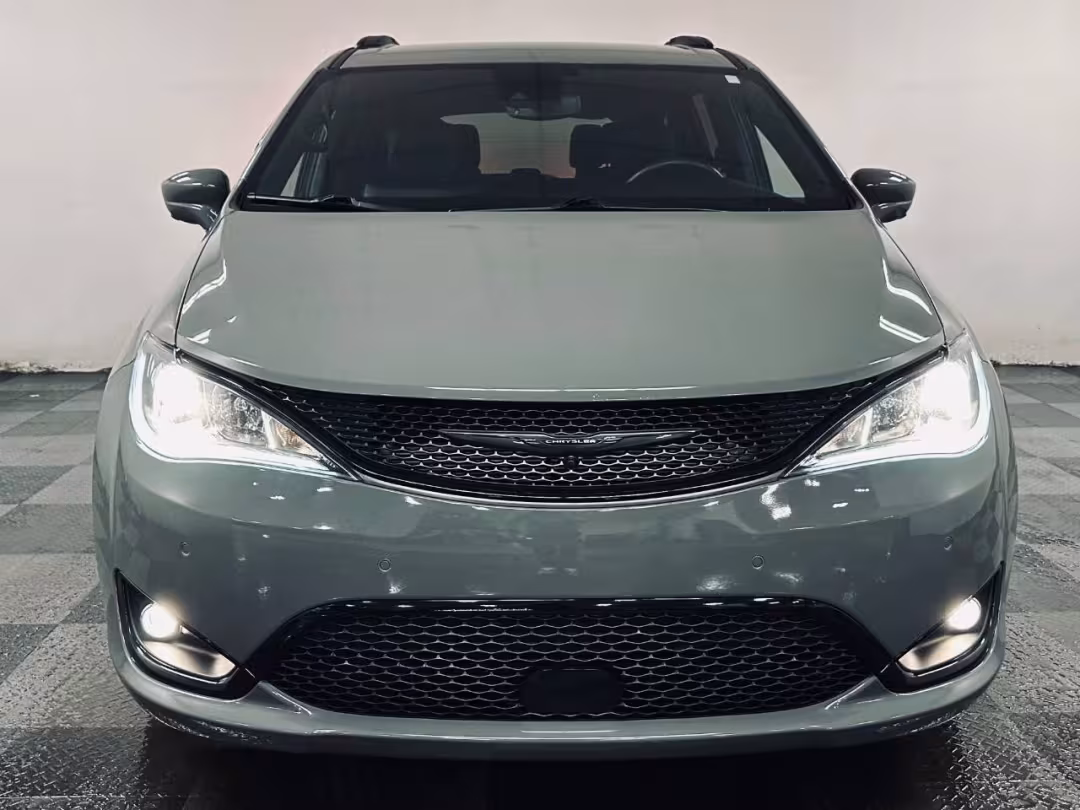 2020 Chrysler Pacifica - 2C4RC3BG3LR290755 - Image #3