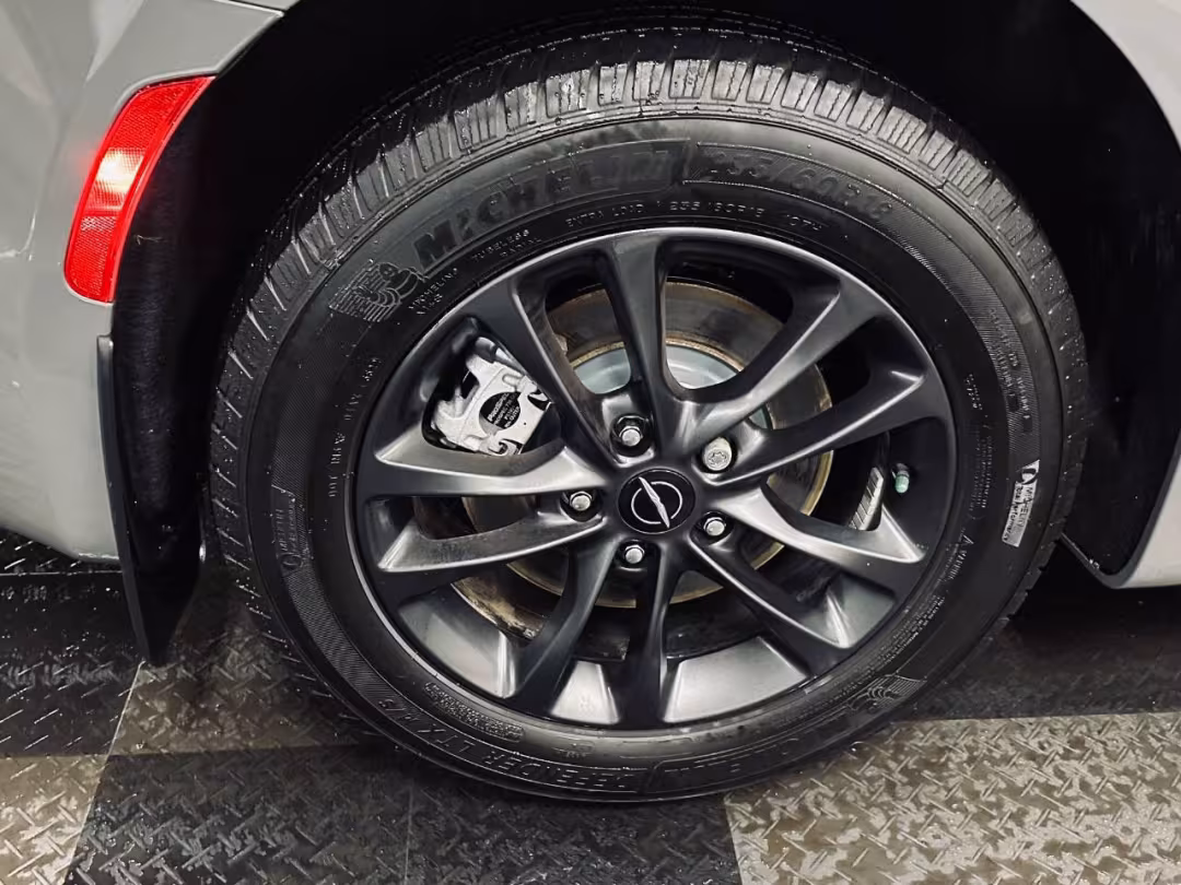 2020 Chrysler Pacifica - 2C4RC3BG3LR290755 - Image #32